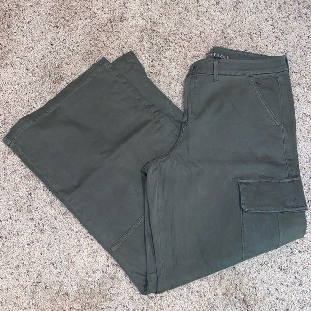 American Eagle Green Stretch Wide-Leg Cargo Pants. Size 16. NEW
